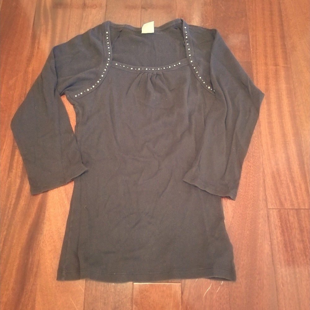 Black three quarter sleeve shirt